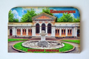 Магнит деревянный